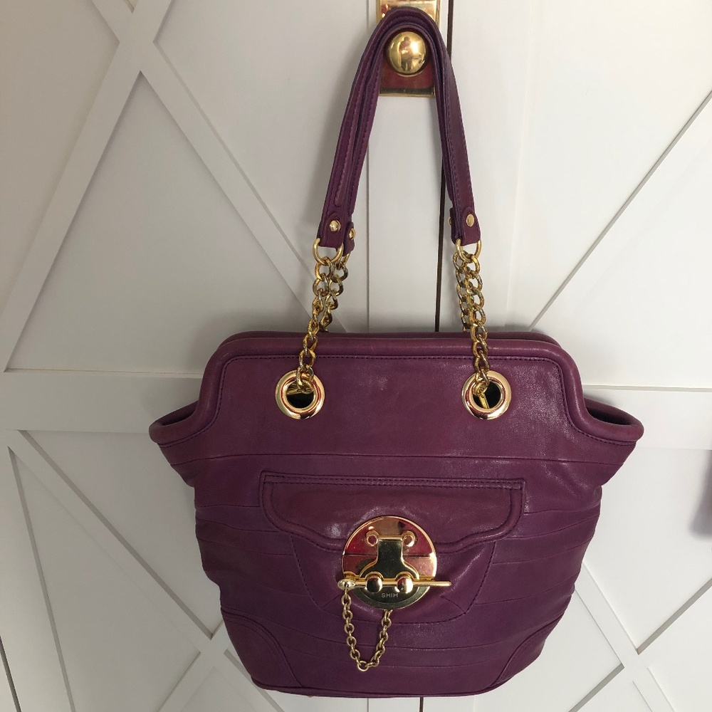 Shih purple leather handbag; 16" w x 12" h (21" bottom of bag to top of strap)